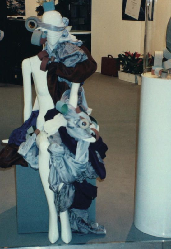 Allestimento stand per azienda meccanica tessile - manichino femminile con foulard