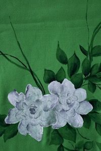 Copridivano di cotone verde decorato con dipinto a mano - fiori di gardenia bianche - dettaglio