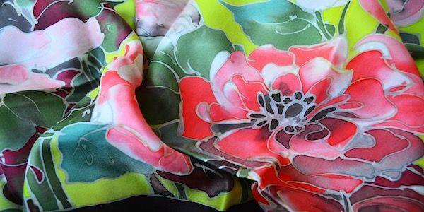 Foulard di seta dipinto a mano con tecnica serti -  anemoni con colori vivaci giallo rosso