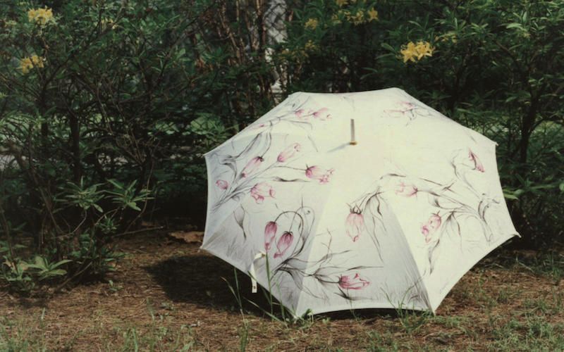 Ombrello decorato a mano - raso di seta bianco con tulipani - tecnica silhouette